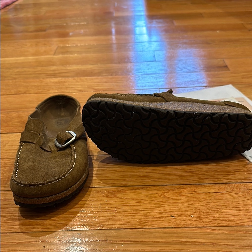 Brown Women’s Birkenstock Clogs
Style Buckley 
Color Tea 
UK 7 US L9